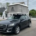 Tente de toit rigide Autohome Maggiolina sur un véhicule audi en bivouac